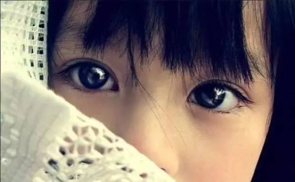网红脸步:少女无辜眼