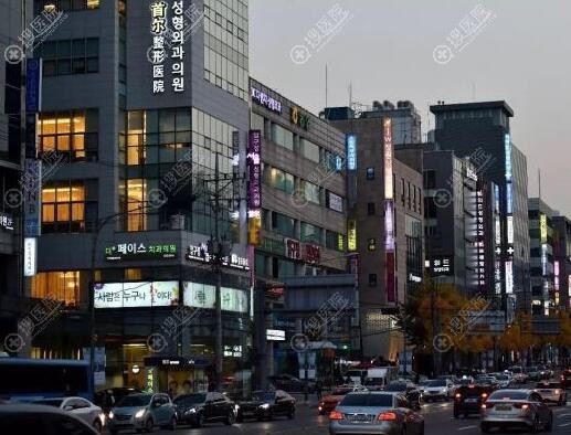 韩国整容一条街一角